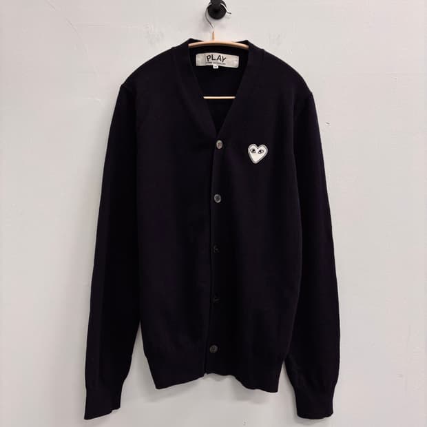 꼼데가르송 플레이 화이트 와펜 네이비 울 가디건