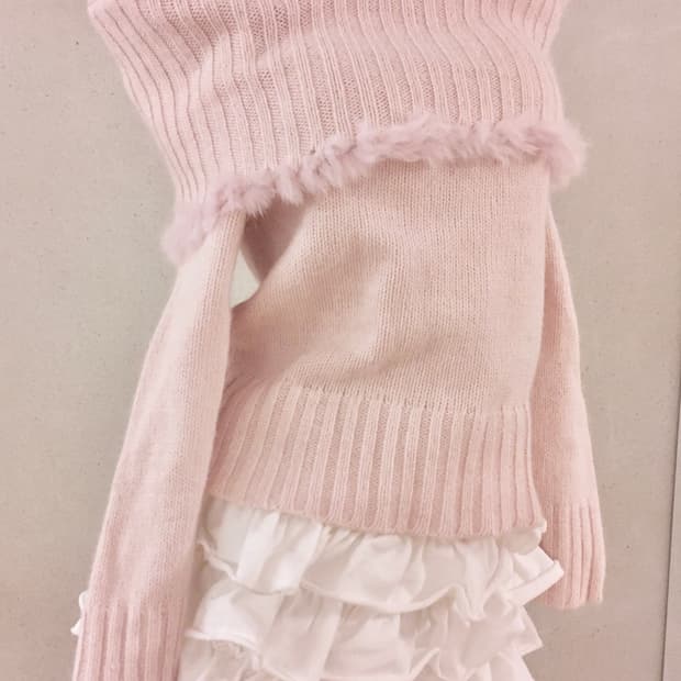 글래시어 핑크 퍼 오프숄더 니트 히메갸루