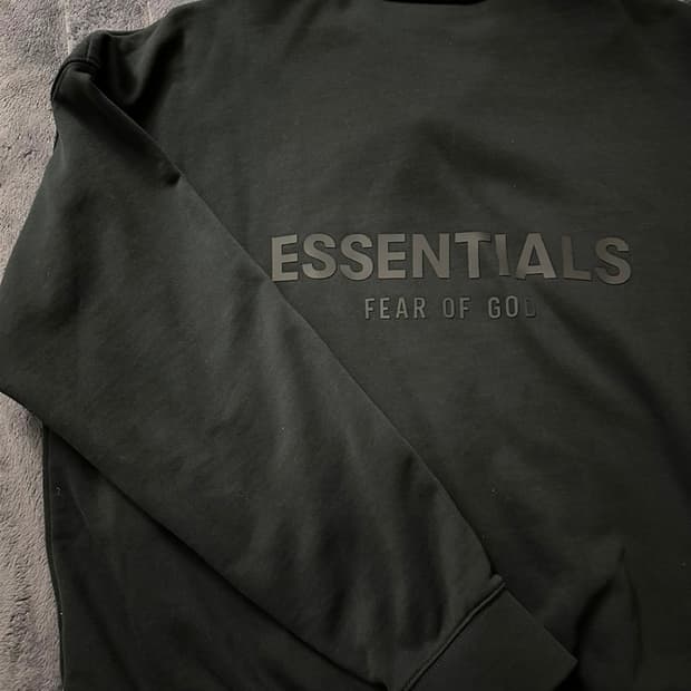 피오갓 롱슬리브 폴로 맨투맨 (뒷판 로고)