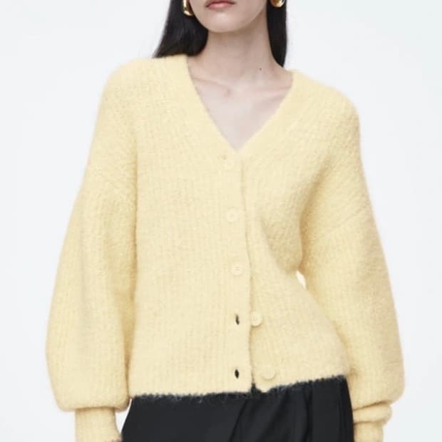 코스(COS) 텍스처드 알파카 블렌드 브이넥 가디건