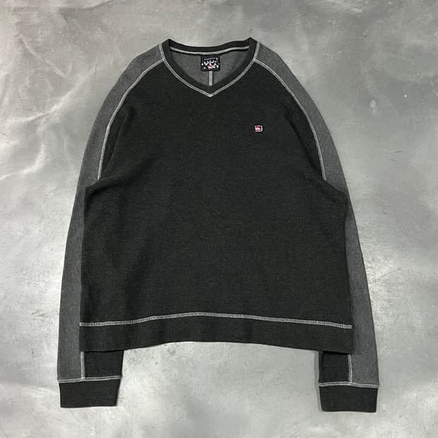  퀵실버 브이넥 니트 y15276