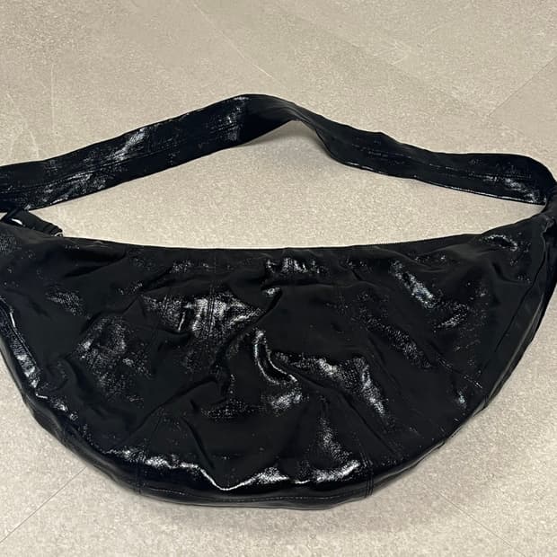 르메르 코티드 린넨 범백 라지 블랙 크루아상백