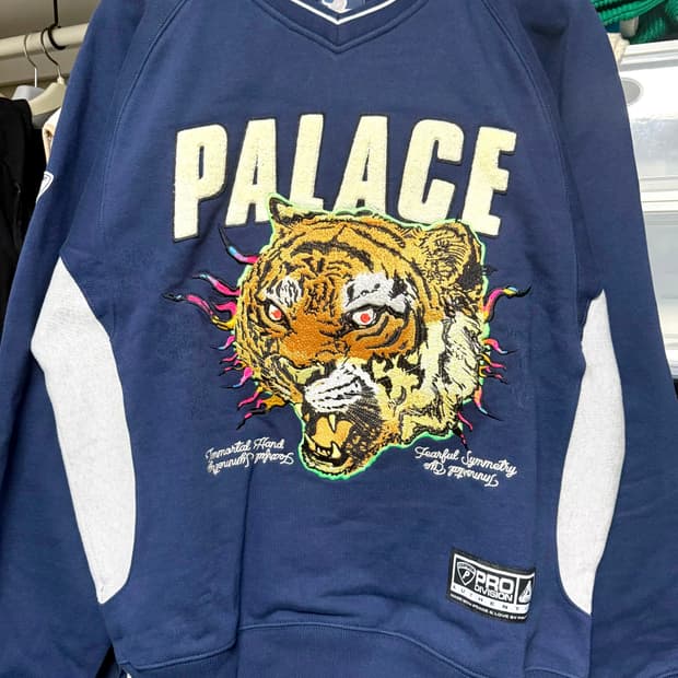 팔라스 토라토라 크루 네이비 맨투맨