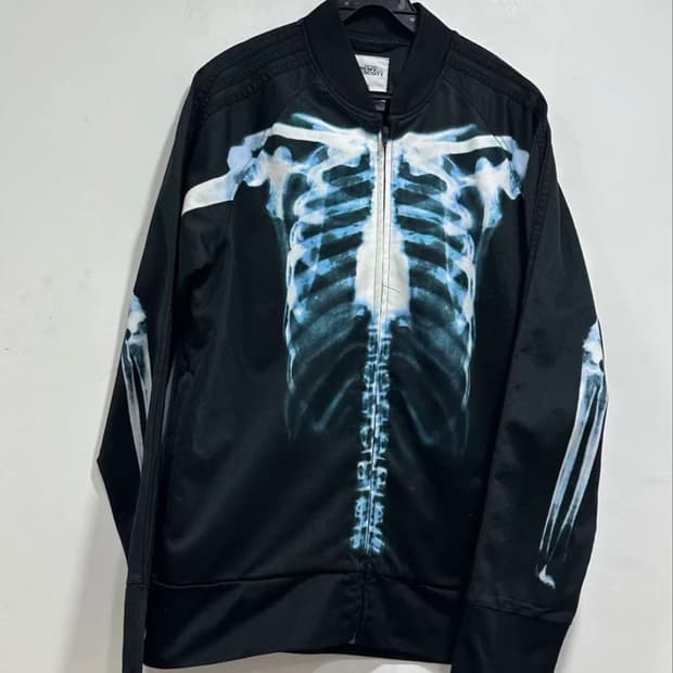 [105] 아디다스 제레미 스캇 X-Ray 본즈 트랙탑 져지