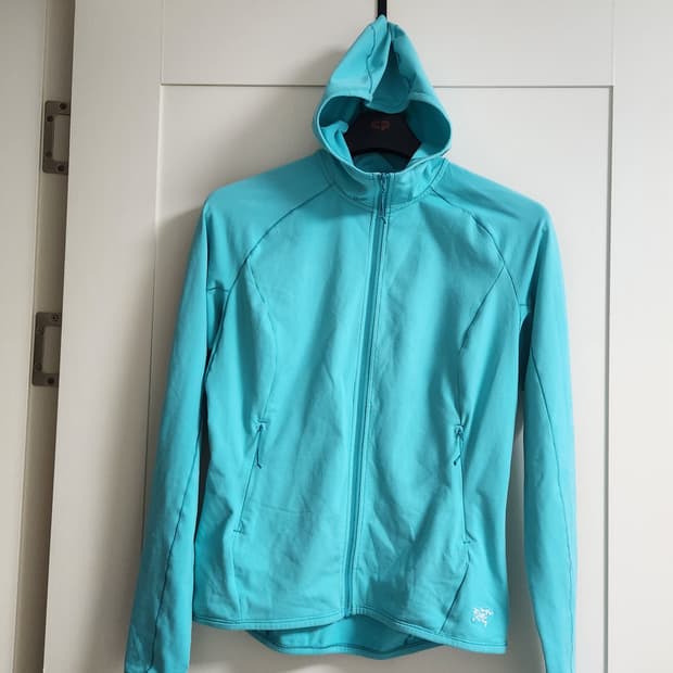 아크테릭스 여성 후드집업