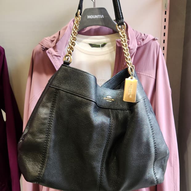 코치 블랙 숄더백