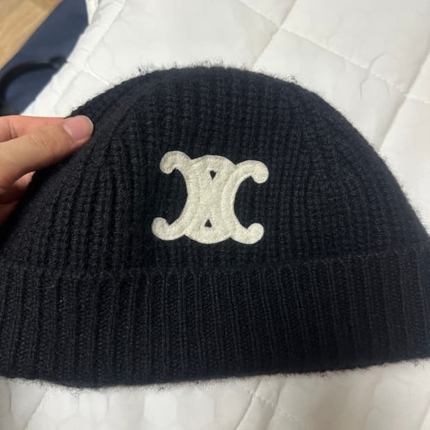 셀린느 트리옹페 캐시미어 비니