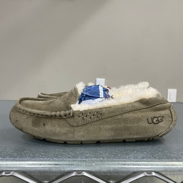 어그 엔슬리 로퍼 240