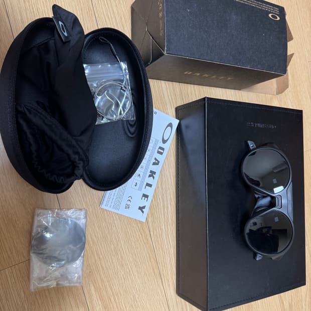 오클리 클리프덴 선글라스 (매트블랙)