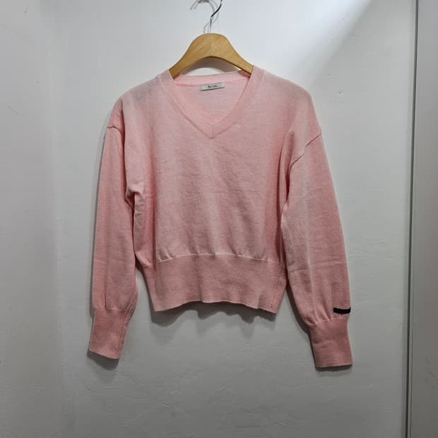 베리드 브이넥 니트