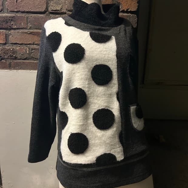 2000s JPN 모리걸 니혼진 도트 목폴라 니트 