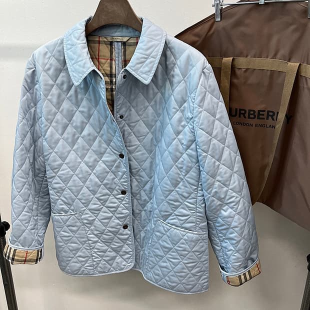 여) 버버리 런던 라이트블루 퀼팅자켓 