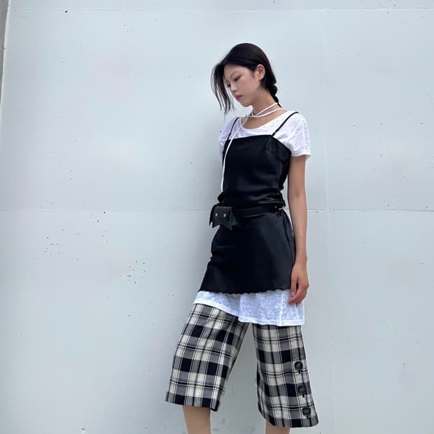 AS KNOW AS check button capri pants