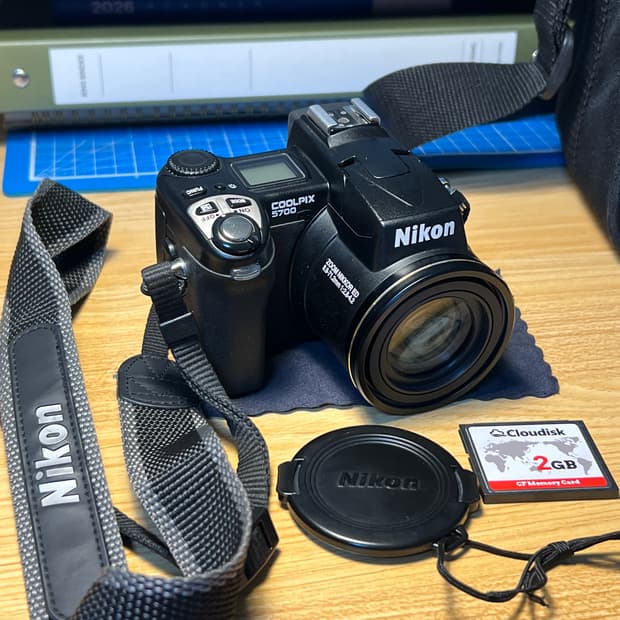 니콘 쿨픽스 5700 팔아요!(작례 있음)