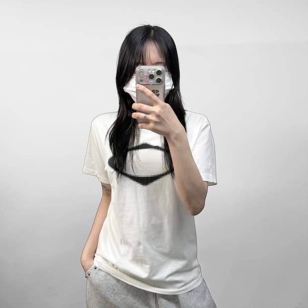 미스치프 롬버스 블러 반팔 티셔츠 화이트