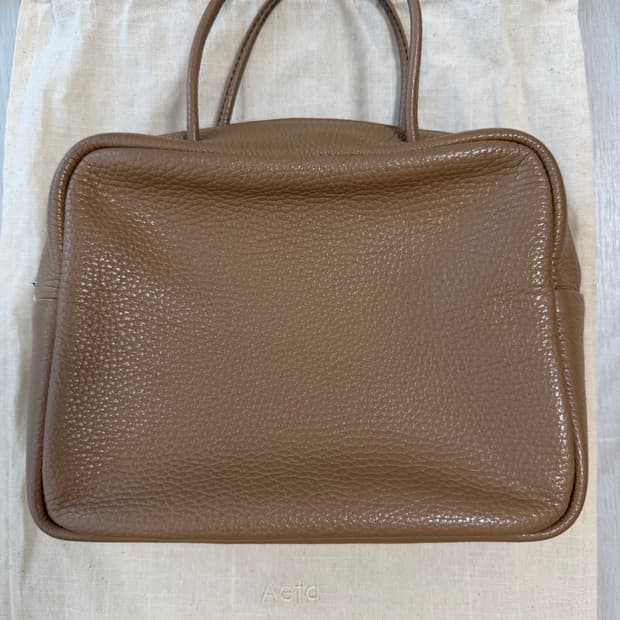 아에타 스퀘어 토트백