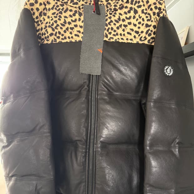 블랙아웃 레더 다운