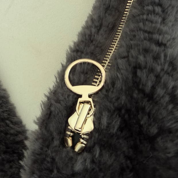 리얼 양100 레더 퍼 크로스백 차콜