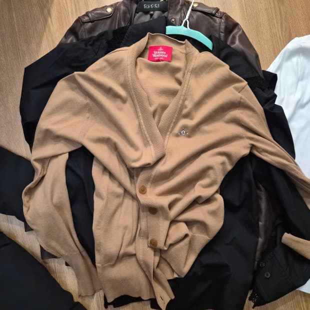 비비안웨스트 우드 가디건