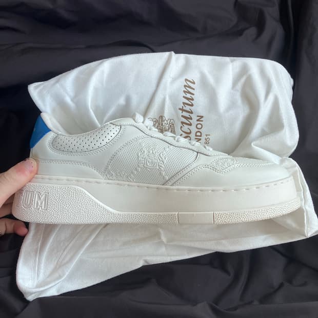 아쿠아 스큐텀 런던 화이트 스니커즈 42