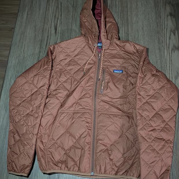파타고니아 다이아몬드 퀼티드 봄버 후디 브라운