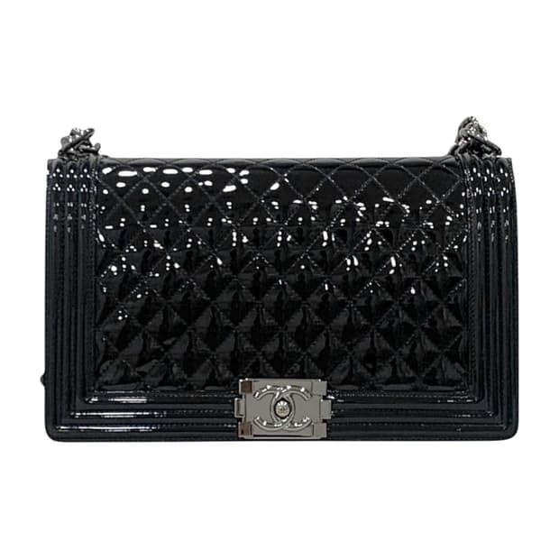 샤넬 보이백 라지 플랩백 CC 은장 페이던트 레더