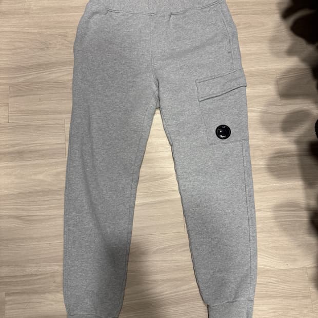 정품 CP컴퍼니 그레이 조거 팬츠