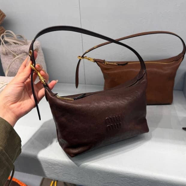 미우미우 브라운 가죽 숄더백