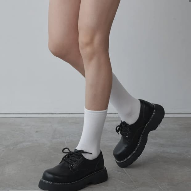 솔트앤초콜릿 라운드 토 스티치 레이스업 로퍼