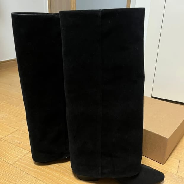 새상품 스틸레토 스웨이드 폴딩부츠 235사이즈