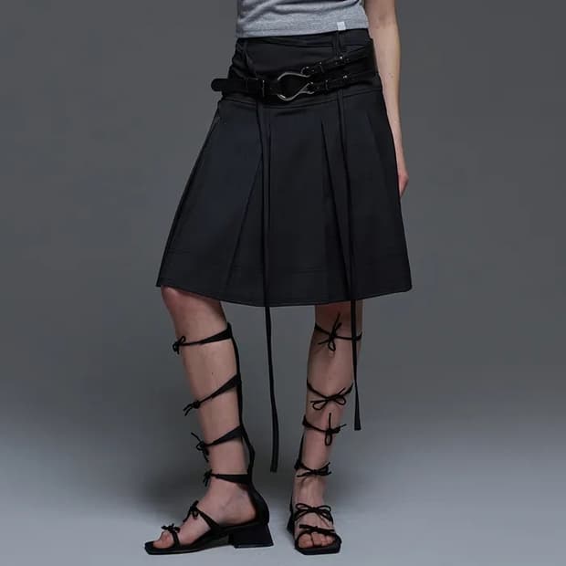 팬시클럽 플리츠 미디 스커트 블랙