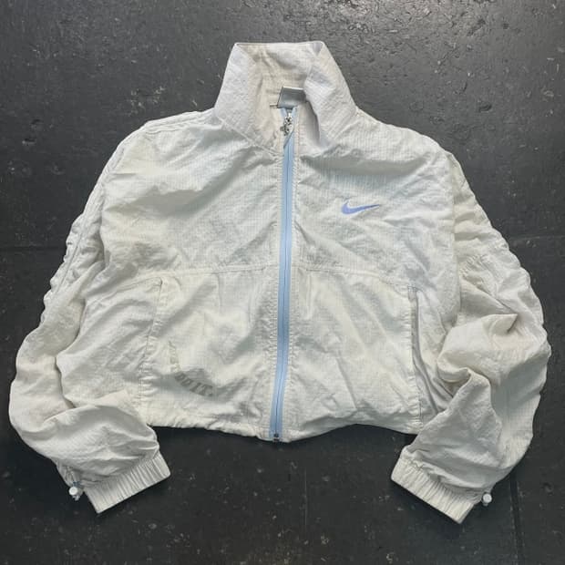 100 나이키 크롭 바람막이
