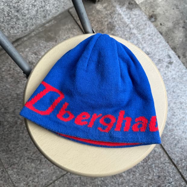 버그하우스 스펠아웃 로고 리버시블 비니