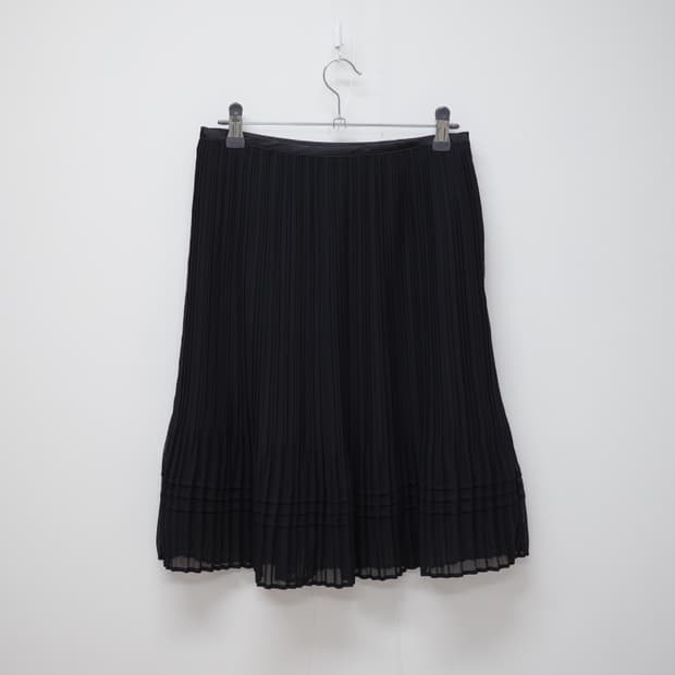 Black pleats skirt