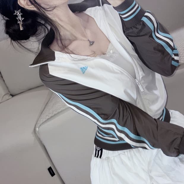 🐰아디다스 화이트,브라운,스카이블루 조합 바람막이🪽