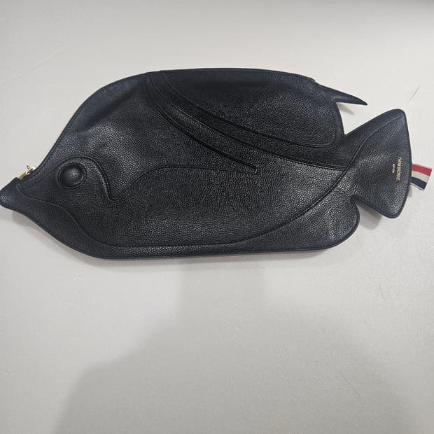 🖤톰브라운 THOM BROWNE 피쉬 클러치 블랙🖤