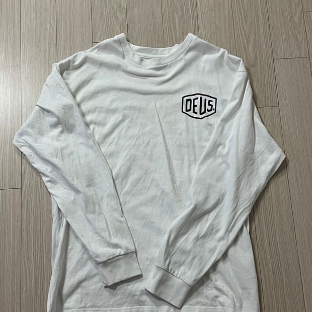 데우스 엑스 마키나 흰색 롱슬리브(서울)