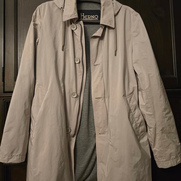 에르노 트렌치 반코트 50사이즈입니다.