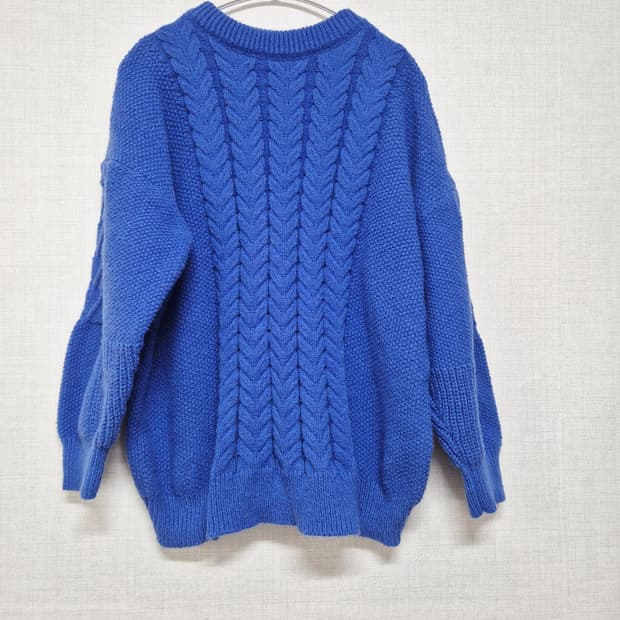 블루 꽈배기 니트 스웨터