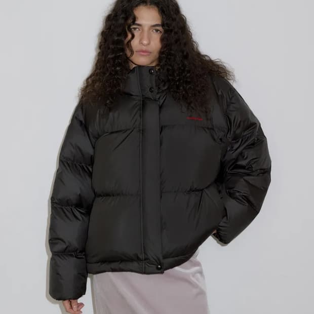 (새상품)오버듀플레어 글로시 다운 패딩 블랙