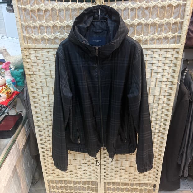 100 정품 버버리 체크 후드 경량패딩 팝니다