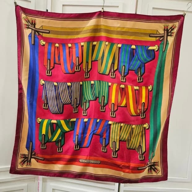 에르메스(Hermes) 실크 빈티지스카프 까레