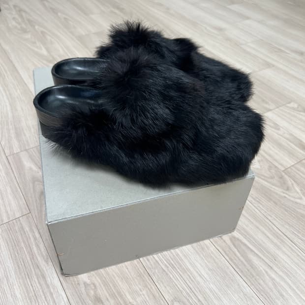 메종 유레카 퍼 슬리퍼(토끼털,38사이즈)