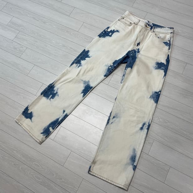 애프디알 Bleached Cloud Washed Jean