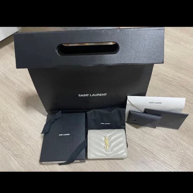 입생로랑 마틀라세 플랩 카드지갑