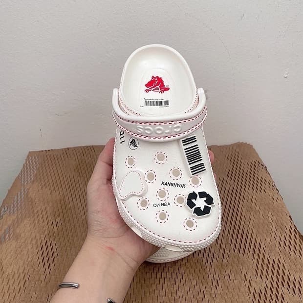(정품/새상품) 크록스 X 강혁 공용 클래식 클로그 화이트 샌들