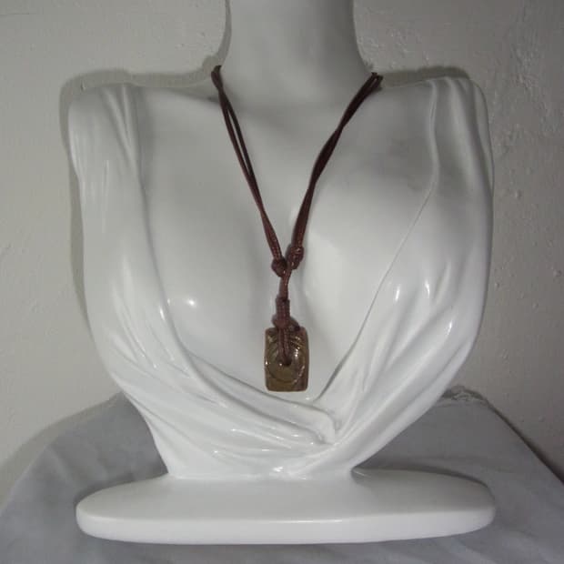 yujagi button necklace