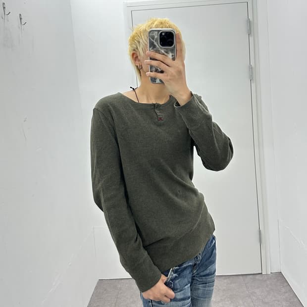 Vintage khaki side button point sleeve