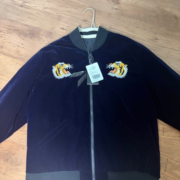 타이온 리버서블 타이거 벨벳 스카쟌 수베니어 자켓