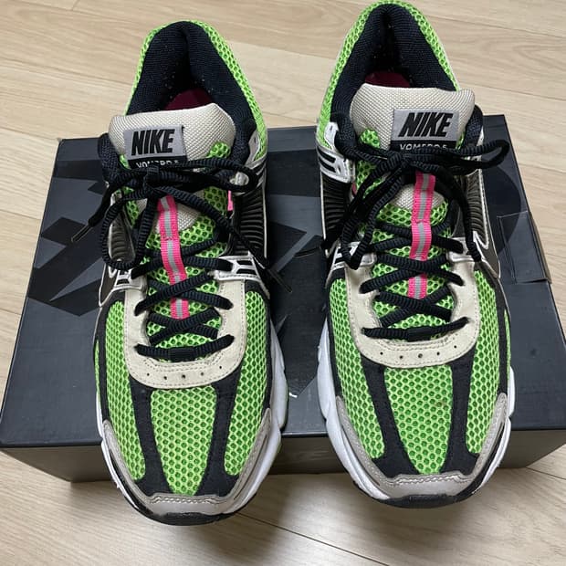 [275] 나이키 줌보메로5 일렉트릭 그린